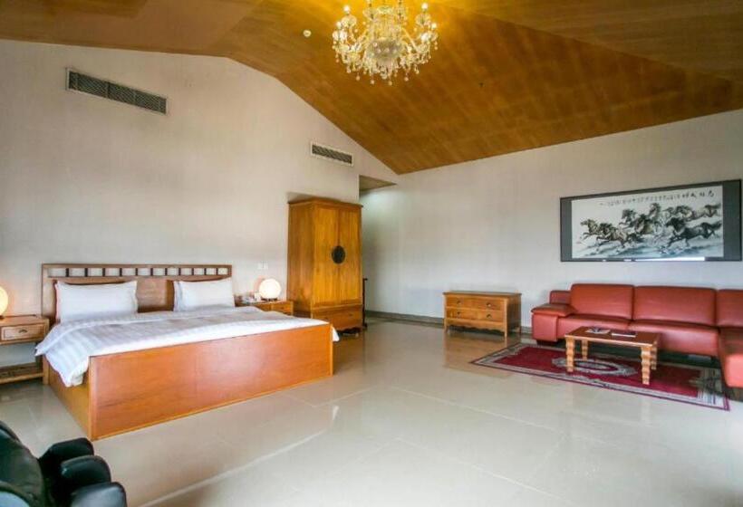 سوئیت با تخت بزرگ, Lagos