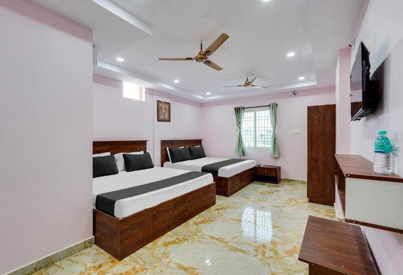 Трехместный Номер Классика, Fabhotel Chandu S Boutique   Nr Bus Stand