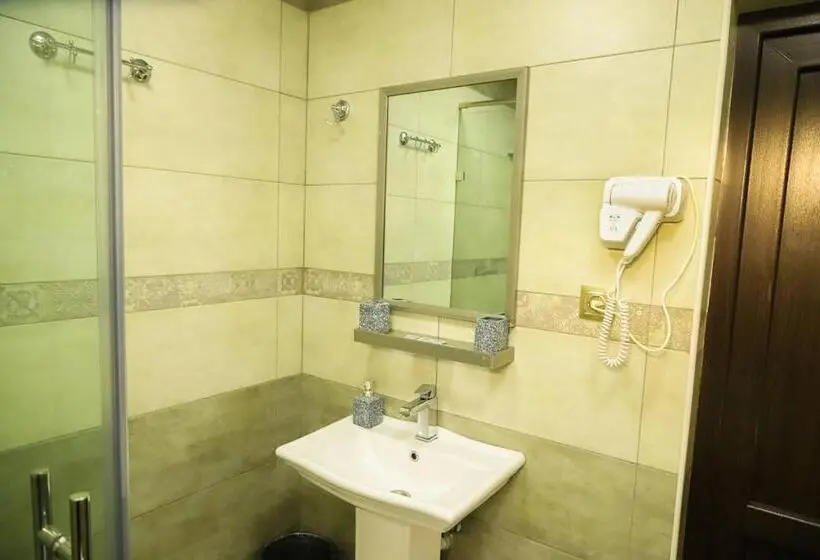 اتاق خانوادگی, Motel 444 Qusar