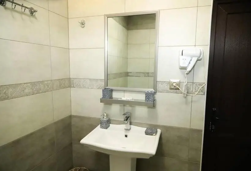 اتاق خانوادگی, Motel 444 Qusar
