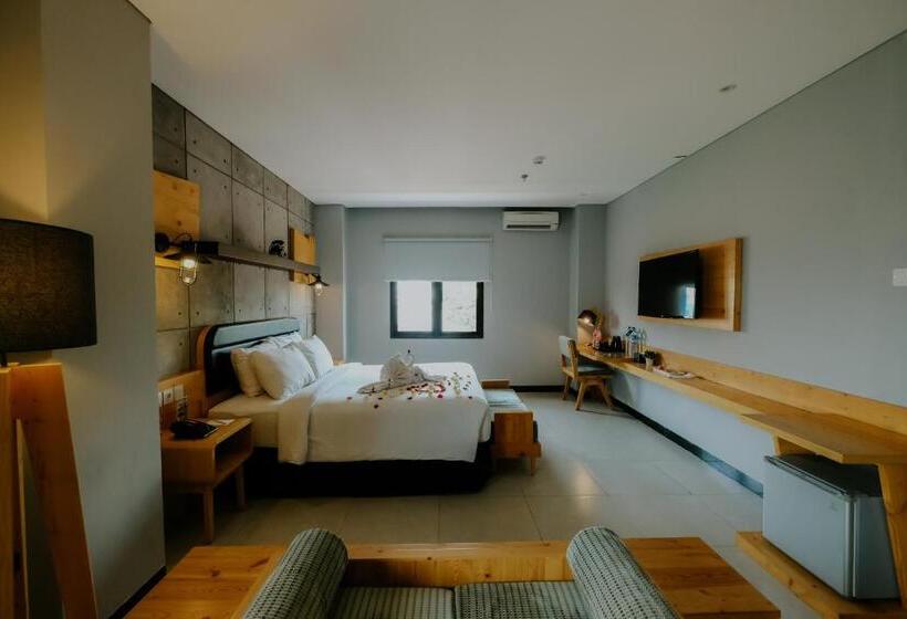 Полулюкс, Ayaartta Hotel Malioboro