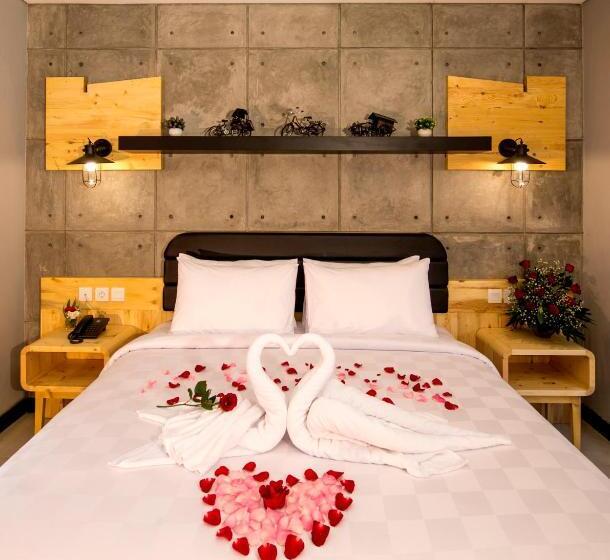 Полулюкс, Ayaartta Hotel Malioboro