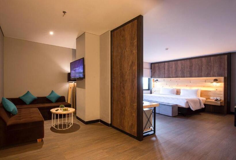 Люкс Премиум, Ayaartta Hotel Malioboro