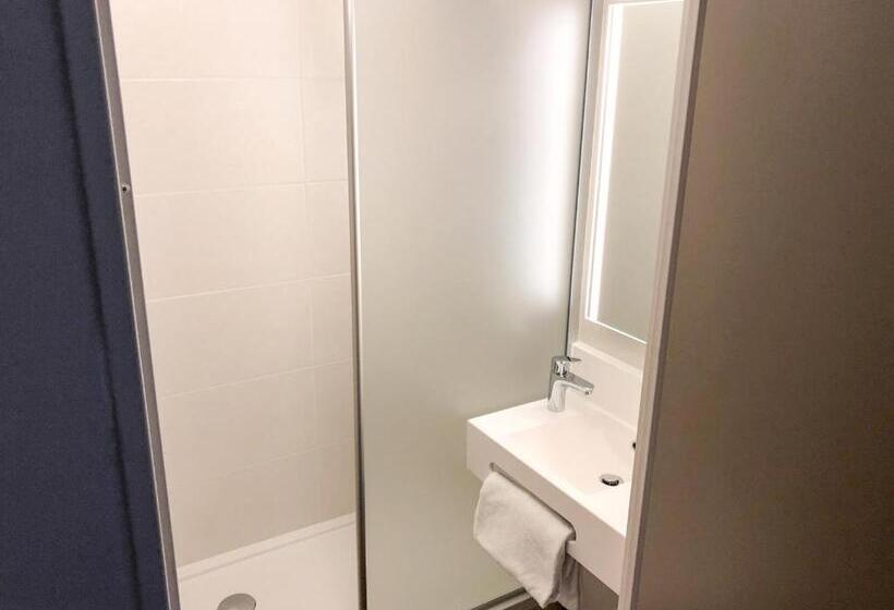 חדר סטנדרט לארבעה, B&b Hotel Chartres Océane