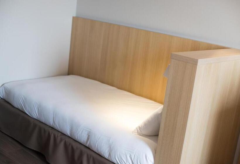 חדר סטנדרט לארבעה, B&b Hotel Chartres Océane