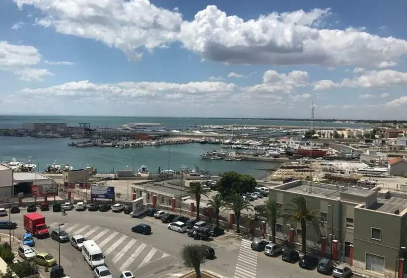 اتاق استاندارد با بالکن و چشم‌انداز دریا, B&b Piazza Marconi