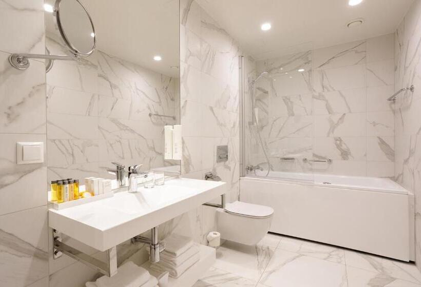 اتاق استاندارد با وان آب گرم, Centennial Nexus Hotel Tallinn