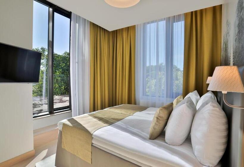 سوئیت با وان آب گرم, Centennial Nexus Hotel Tallinn