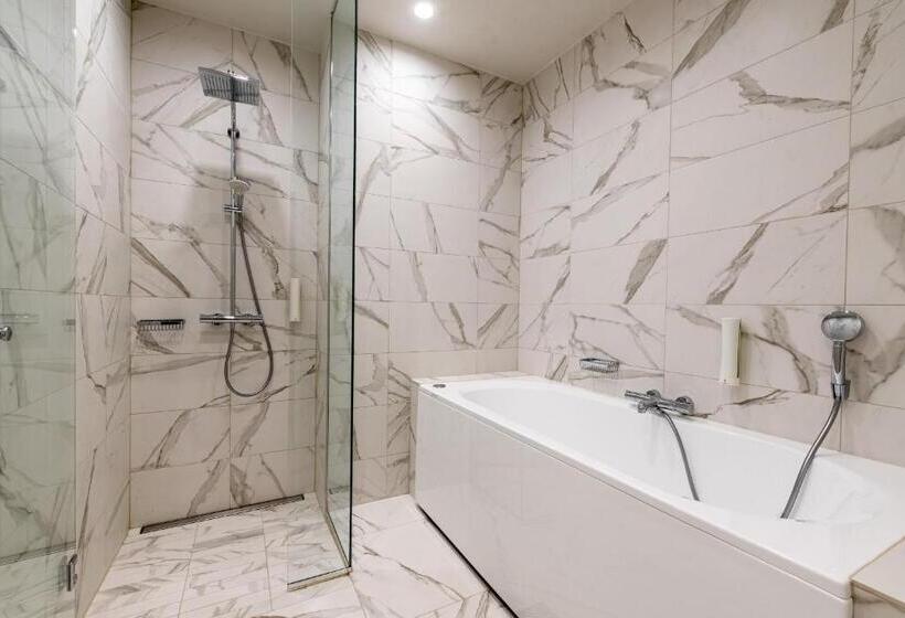 سوئیت با وان آب گرم, Centennial Nexus Hotel Tallinn