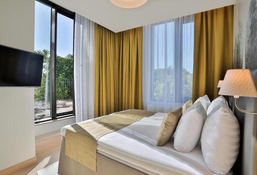 سوئیت با وان آب گرم, Centennial Nexus Hotel Tallinn