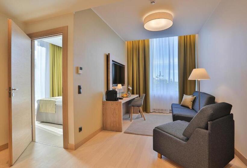 سوئیت با وان آب گرم, Centennial Nexus Hotel Tallinn