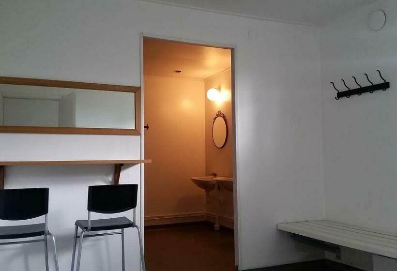 اتاق استاندارد با سرویس بهداشتی مشترک, Fjord Hostel Rooms