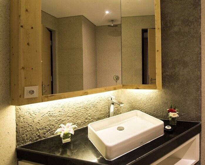 Семейный Номер, Ayaartta Hotel Malioboro