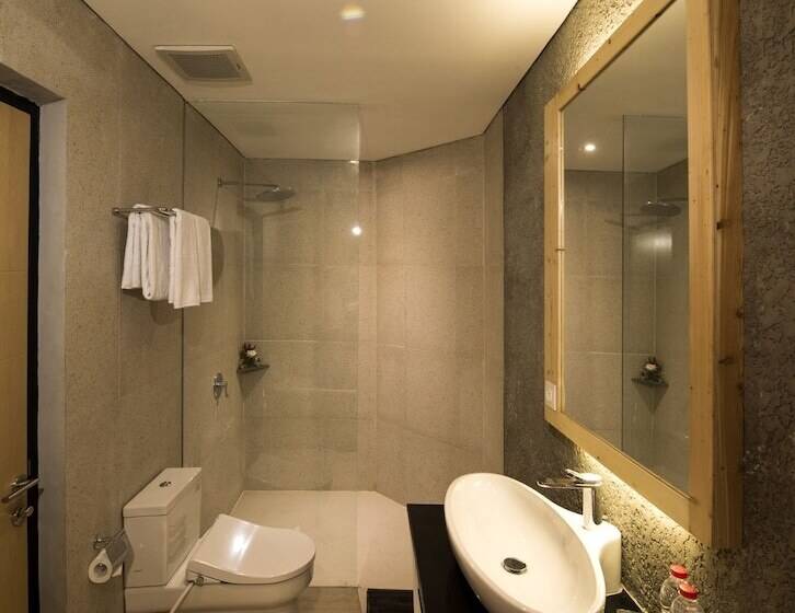 Полулюкс, Ayaartta Hotel Malioboro