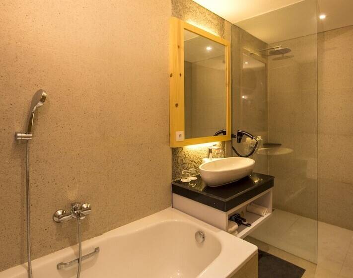 Люкс Премиум, Ayaartta Hotel Malioboro