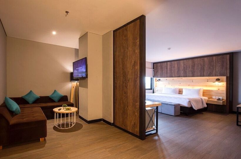 Люкс Премиум, Ayaartta Hotel Malioboro