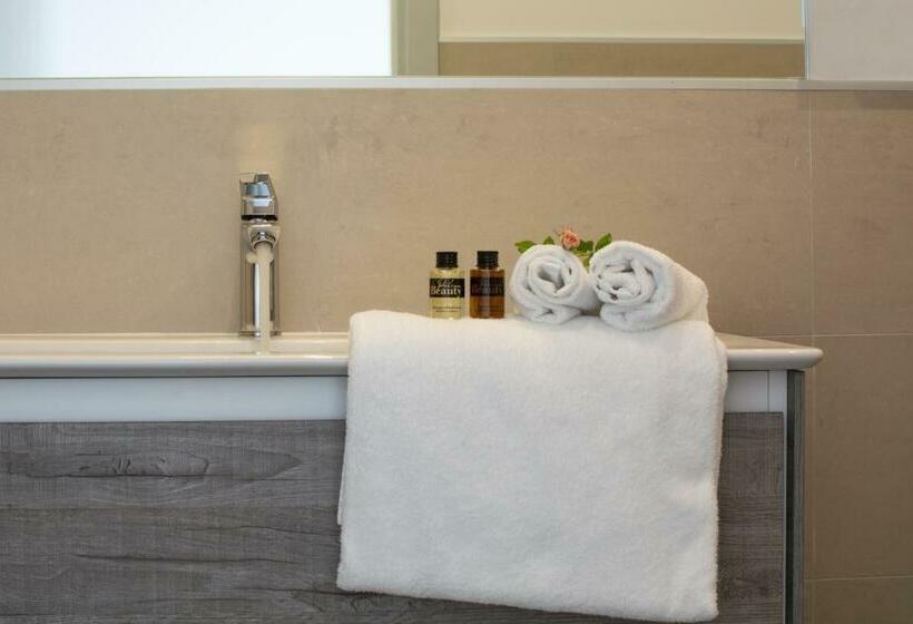 اتاق استاندارد با بالکن, Elite