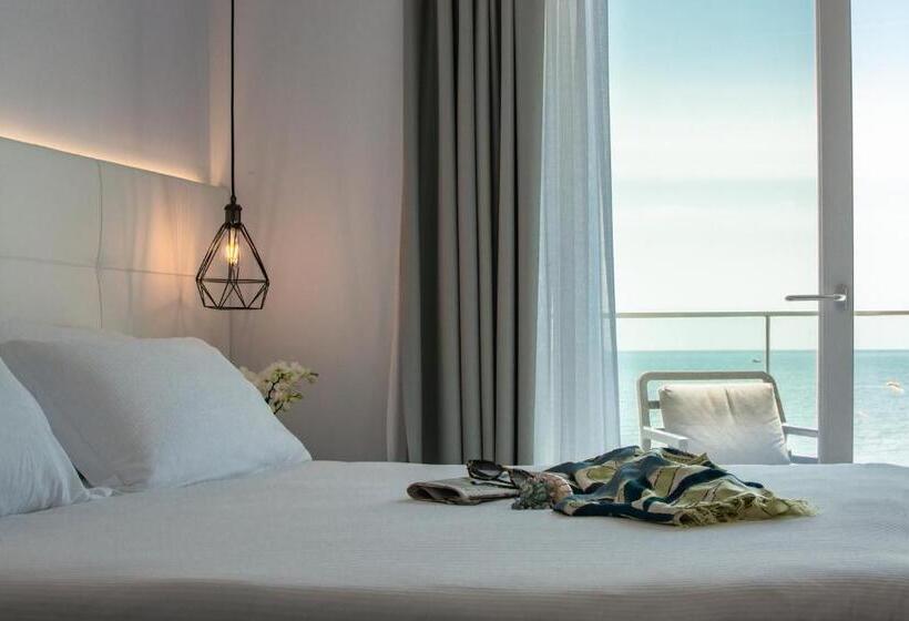 اتاق لوکس با چشم‌انداز دریا, Elite