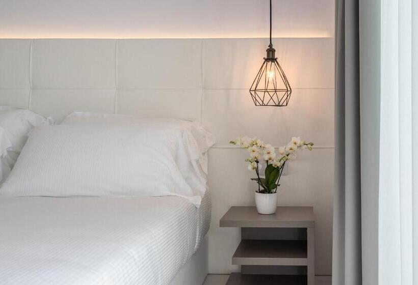 اتاق لوکس با چشم‌انداز دریا, Elite