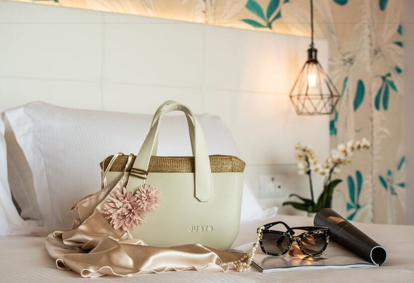 سوییت با چشم‌انداز جانبی دریا, Elite