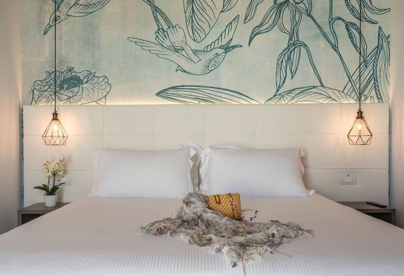 سوییت با چشم‌انداز جانبی دریا, Elite