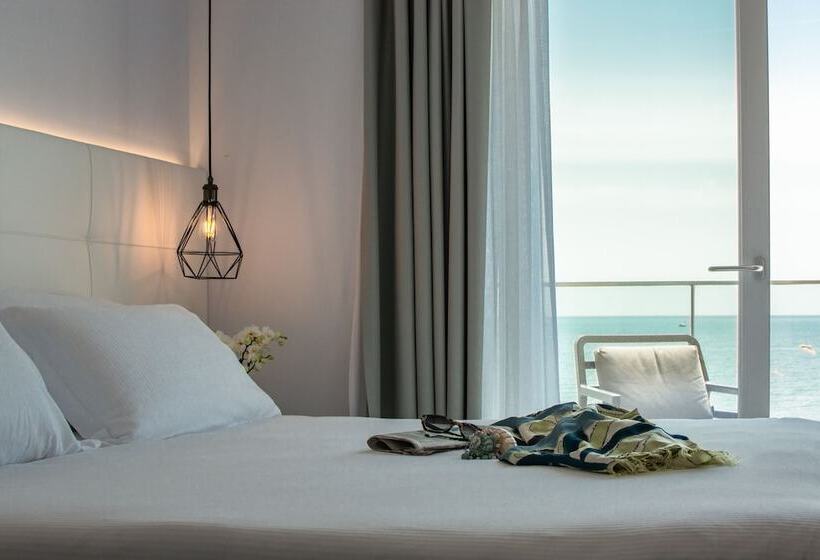 اتاق لوکس با چشم‌انداز دریا, Elite