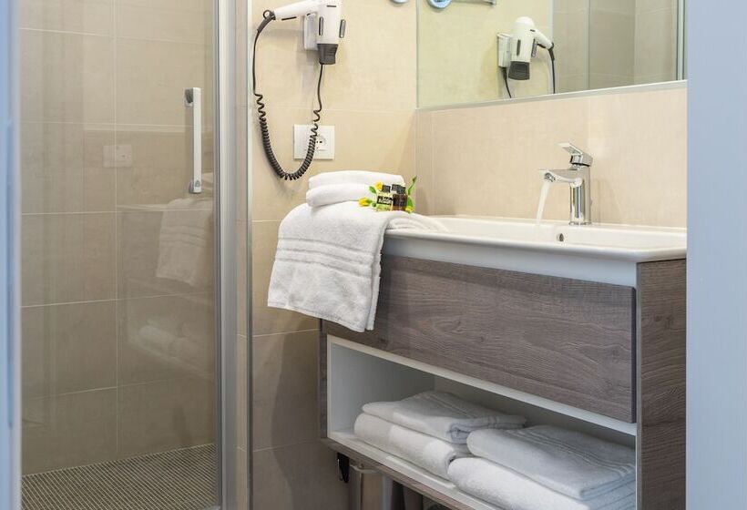 اتاق لوکس با چشم‌انداز دریا, Elite