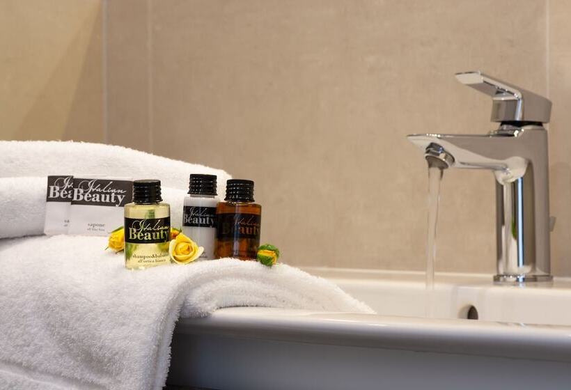 اتاق سوپریور با چشم‌انداز جانبی دریا, Elite