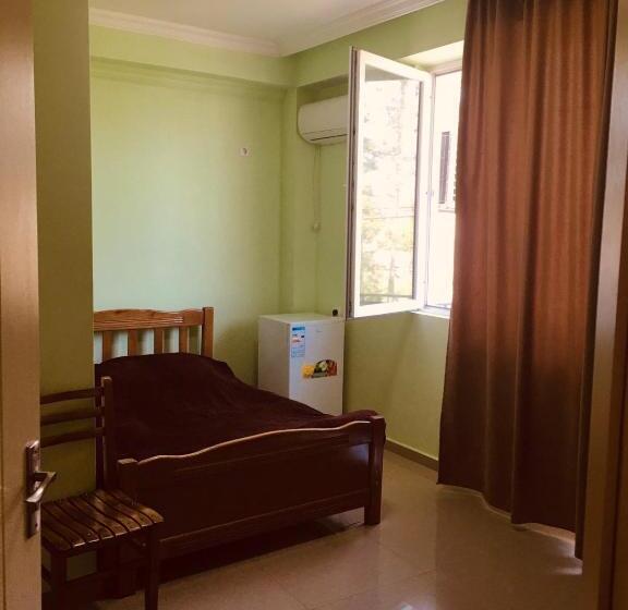 اتاق استاندارد سه نفره, Lotus