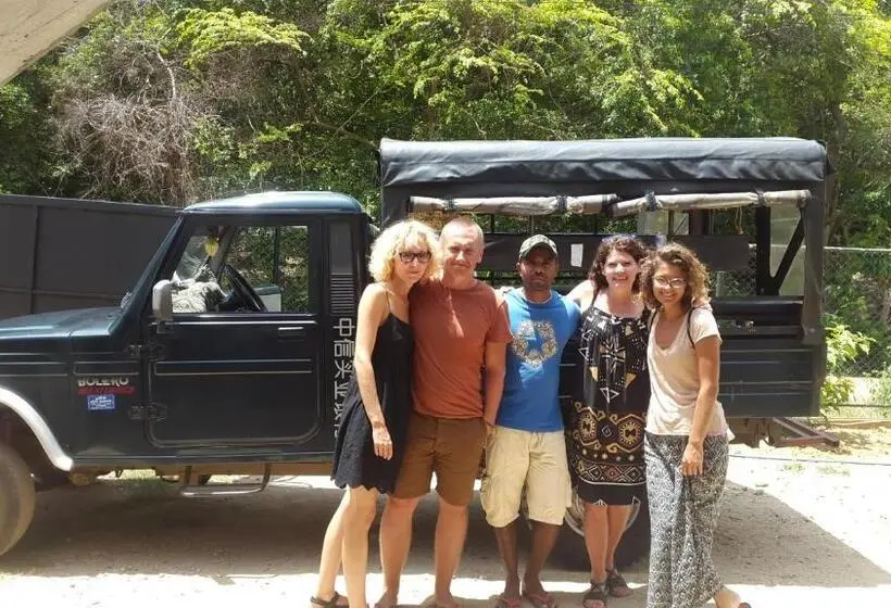 Perhehuone, Priyanna Guest, Forest View