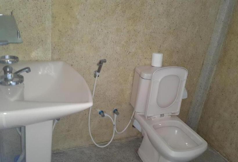 家庭间, Priyanna Guest, Forest View