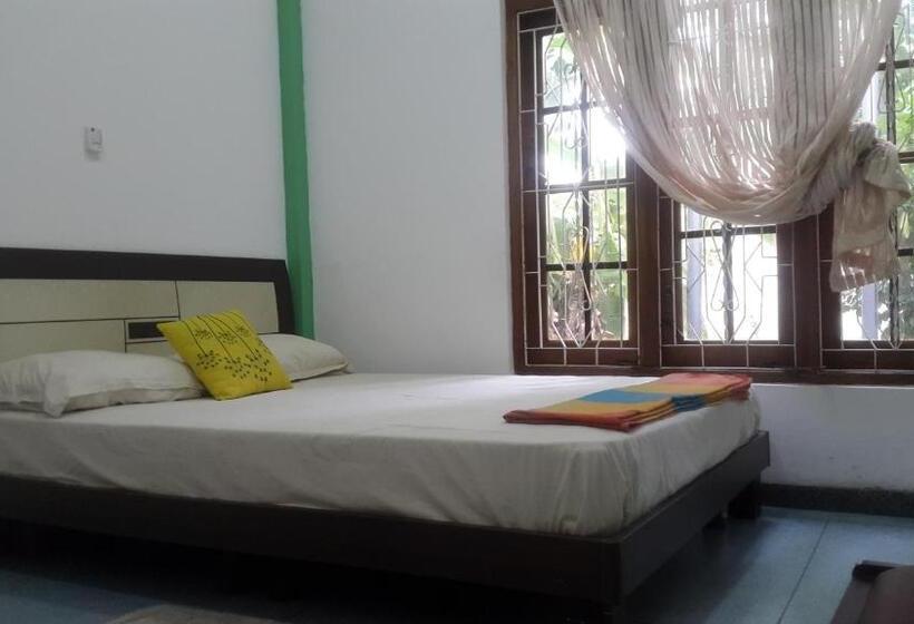 家庭间, Priyanna Guest, Forest View