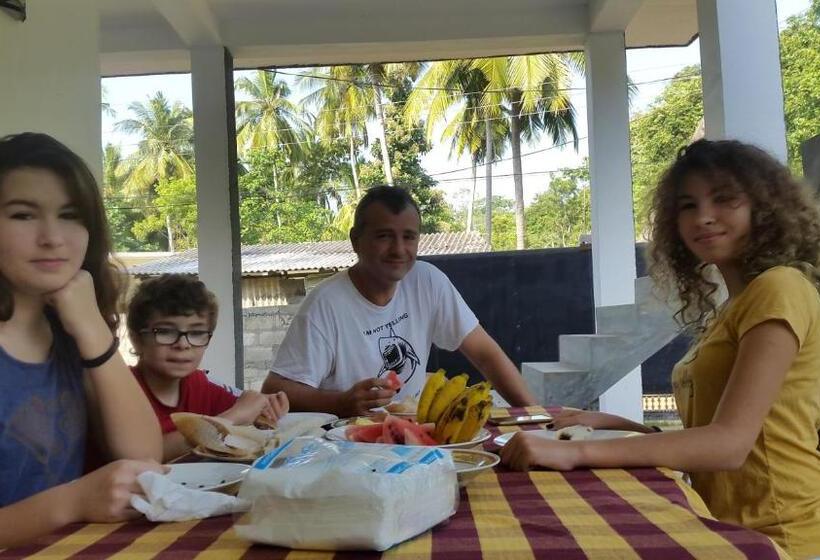 家庭间, Priyanna Guest, Forest View