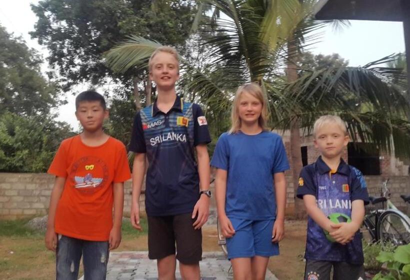 家庭间, Priyanna Guest, Forest View