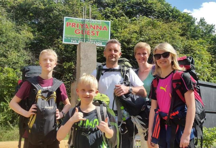 家庭间, Priyanna Guest, Forest View