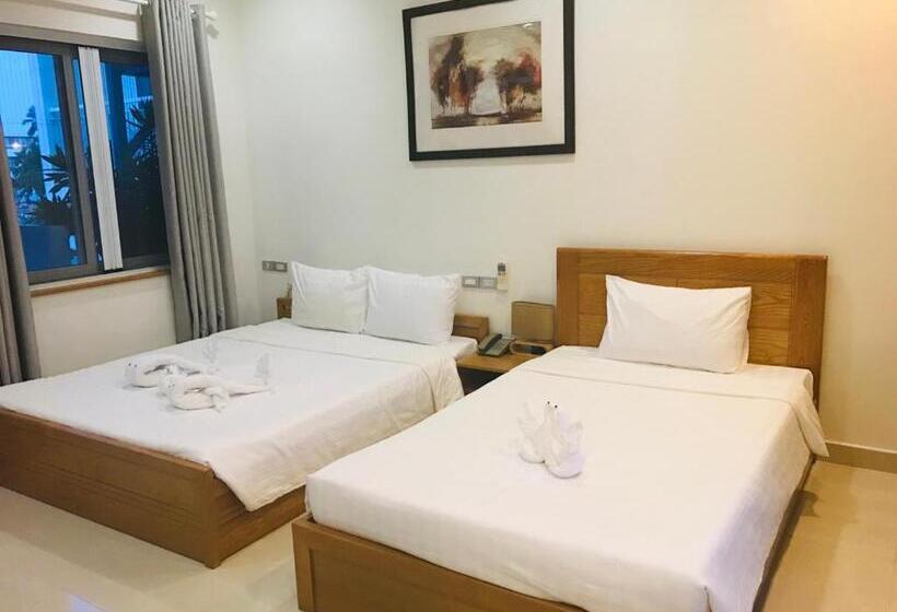 اتاق استاندارد سه تخته با چشمانداز استخر, Qli