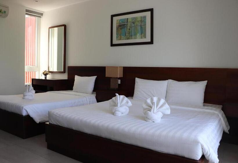 اتاق خانوادگی با چشمانداز دریا, Qli