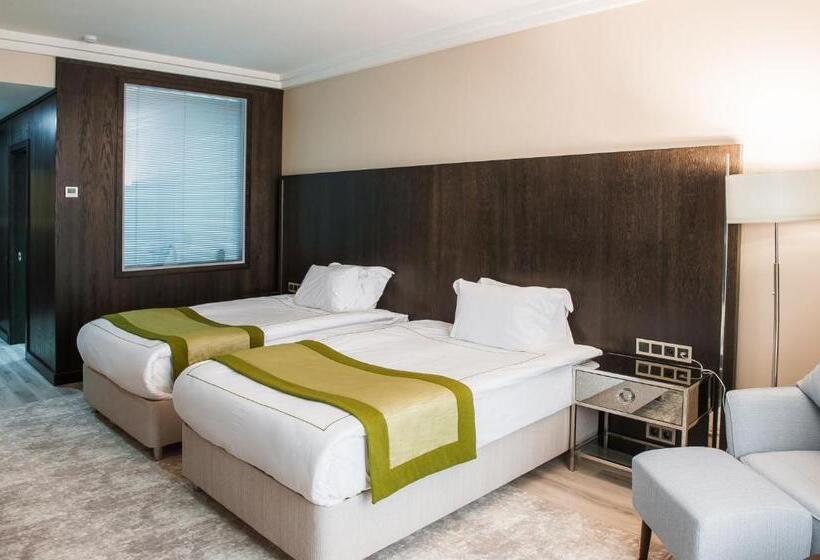 اتاق استاندارد با 2 تخت دوبل, The One Hotel Astana