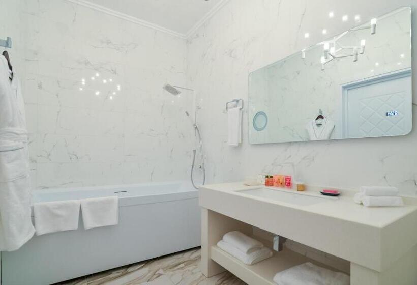 اتاق پریمیوم چهارنفره, The One Hotel Astana