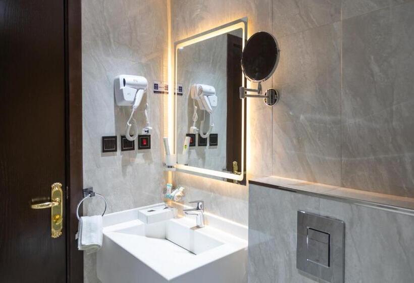 Студия Стандарт, فندق الريان الفضي