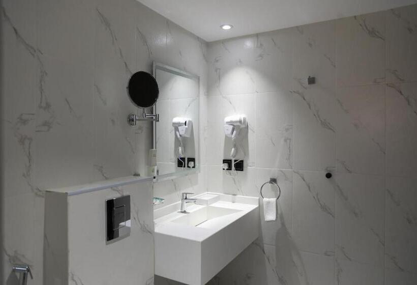 Номер Стандарт Трехместный, فندق الريان الفضي