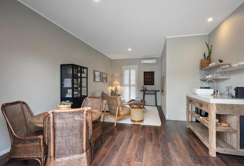 דירת חדר נוף לגינה, Kaitahi   Luxury Lodge