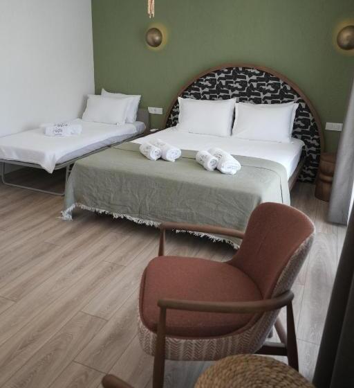 غرفة قياسية ثلاثية, Pietra Social House