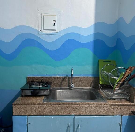 استودیوی استاندارد, Jo Condotels