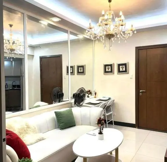 سوییت سوپریور, Newport Executive Villas Condo