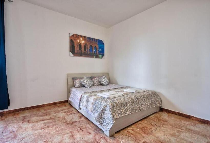 اتاق ساده سه‌ نفره, Arish Downtown Venice