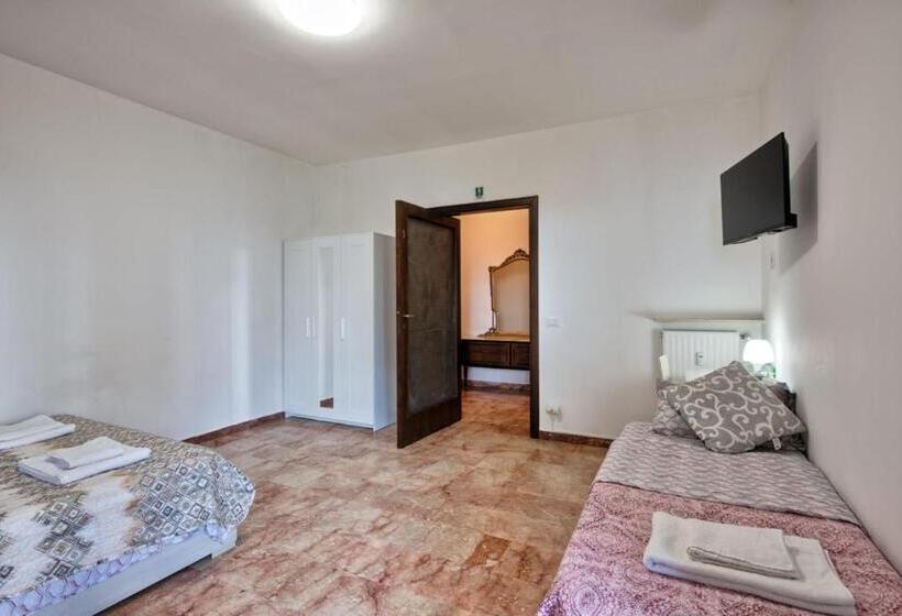 اتاق ساده سه‌ نفره, Arish Downtown Venice