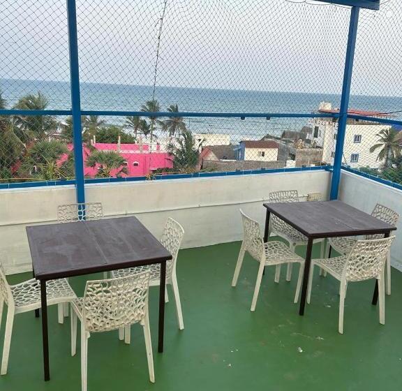 استودیوی استاندارد با چشمانداز دریا, The Ocean Grand