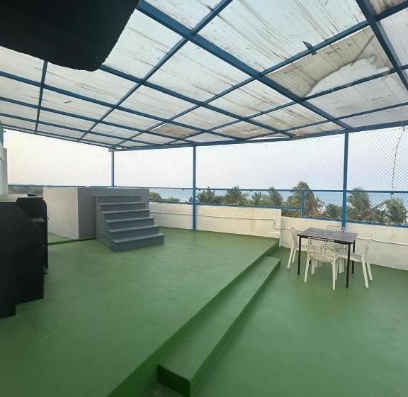 استودیوی استاندارد با چشمانداز دریا, The Ocean Grand