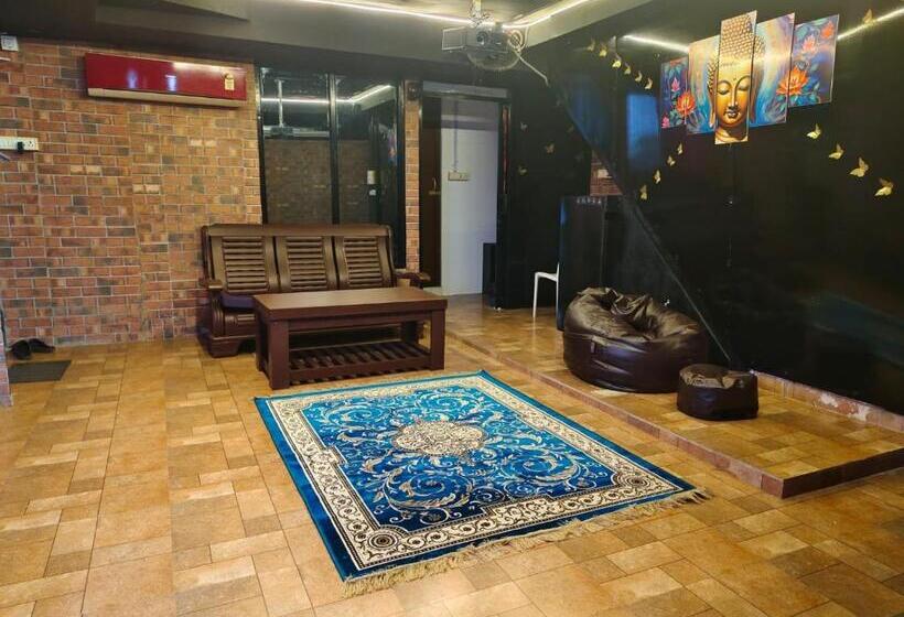 استودیوی استاندارد با چشمانداز دریا, The Ocean Grand